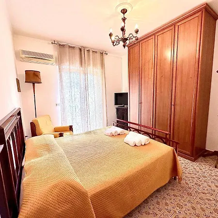 Sorrenthouse Bed & Breakfast