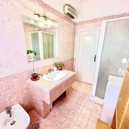 Sorrenthouse Bed & Breakfast *